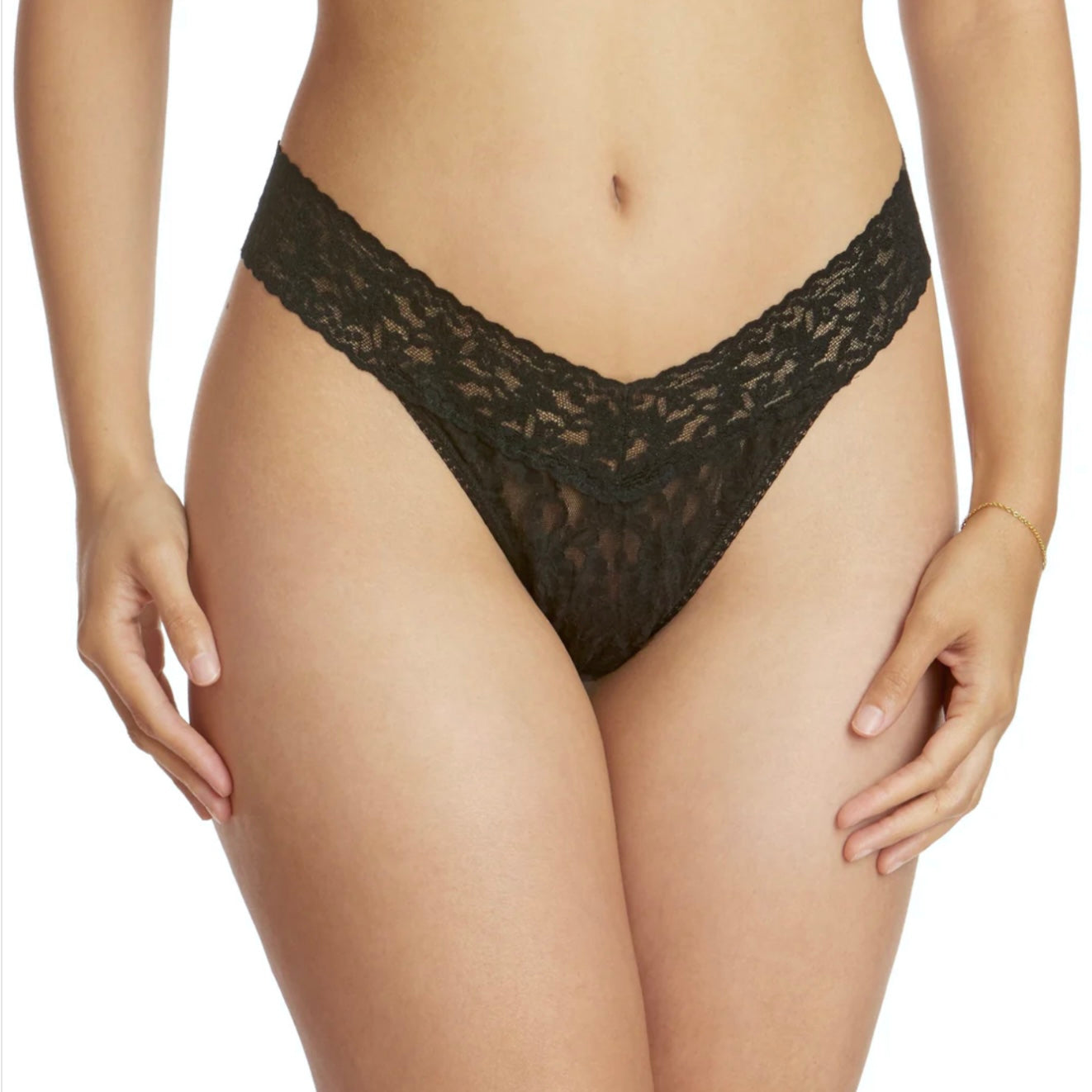 Signature Lace Low Rise Thong - Black